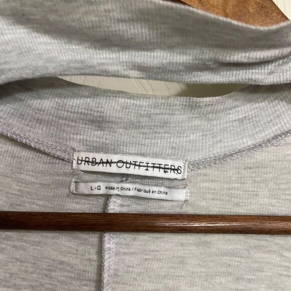 Urban Outfitters Womens Gray Keyhole Collar Dolman Sleeve Blouse Size Large - Picture 2 of 6